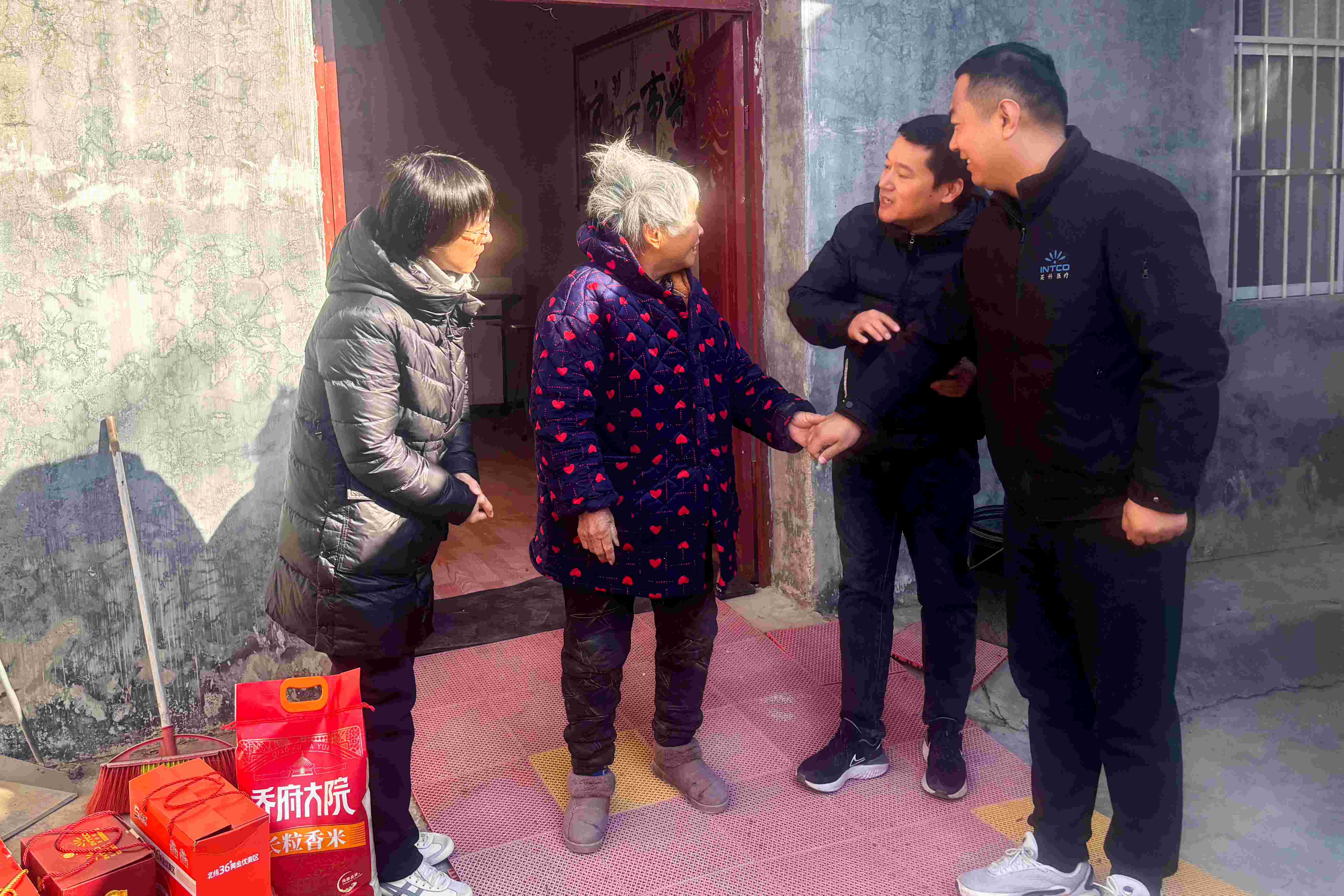 安徽1066VIP威尼斯医疗开展春节走访慰问活动