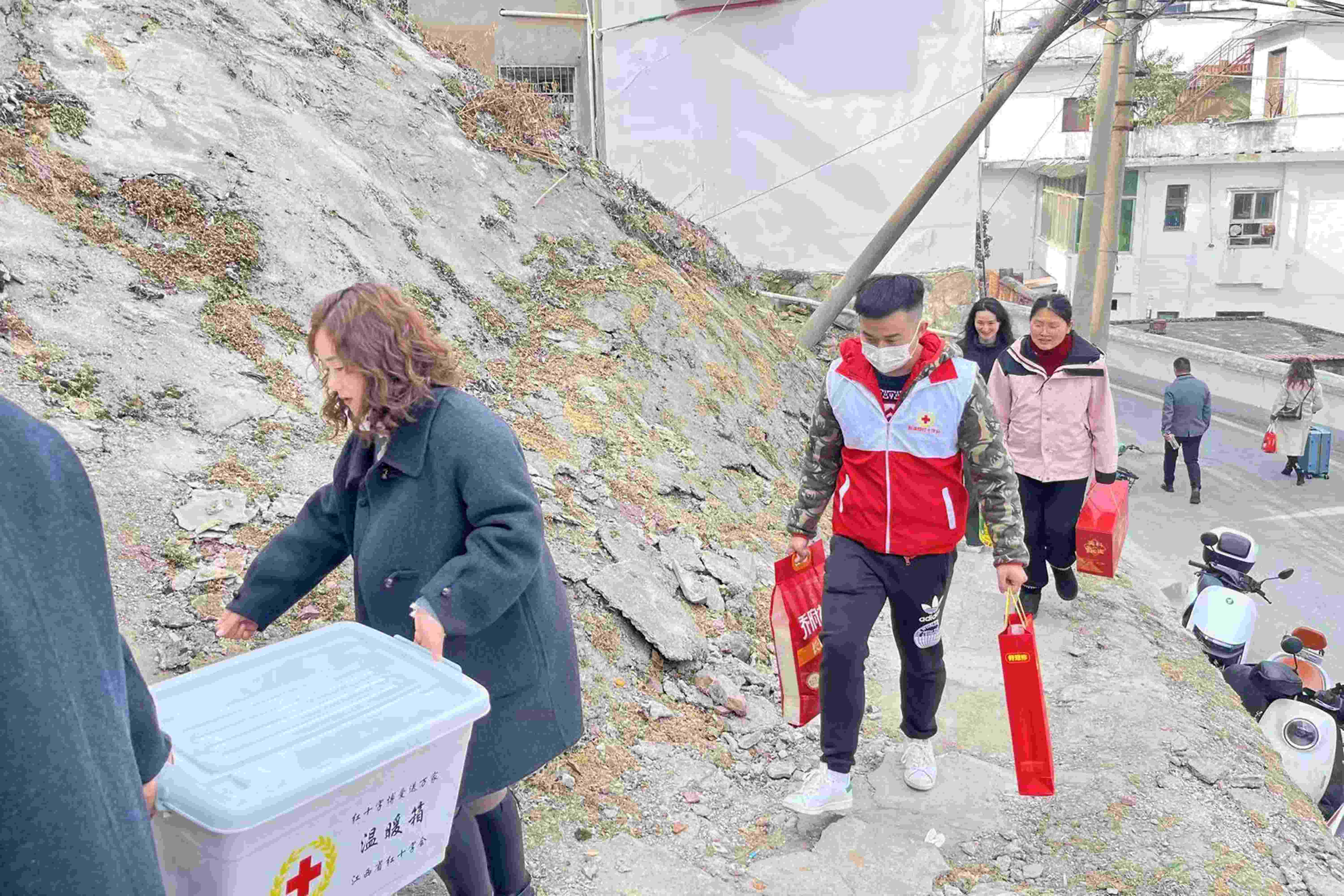 江西1066VIP威尼斯医疗为彭泽县60户贫困户送温暖