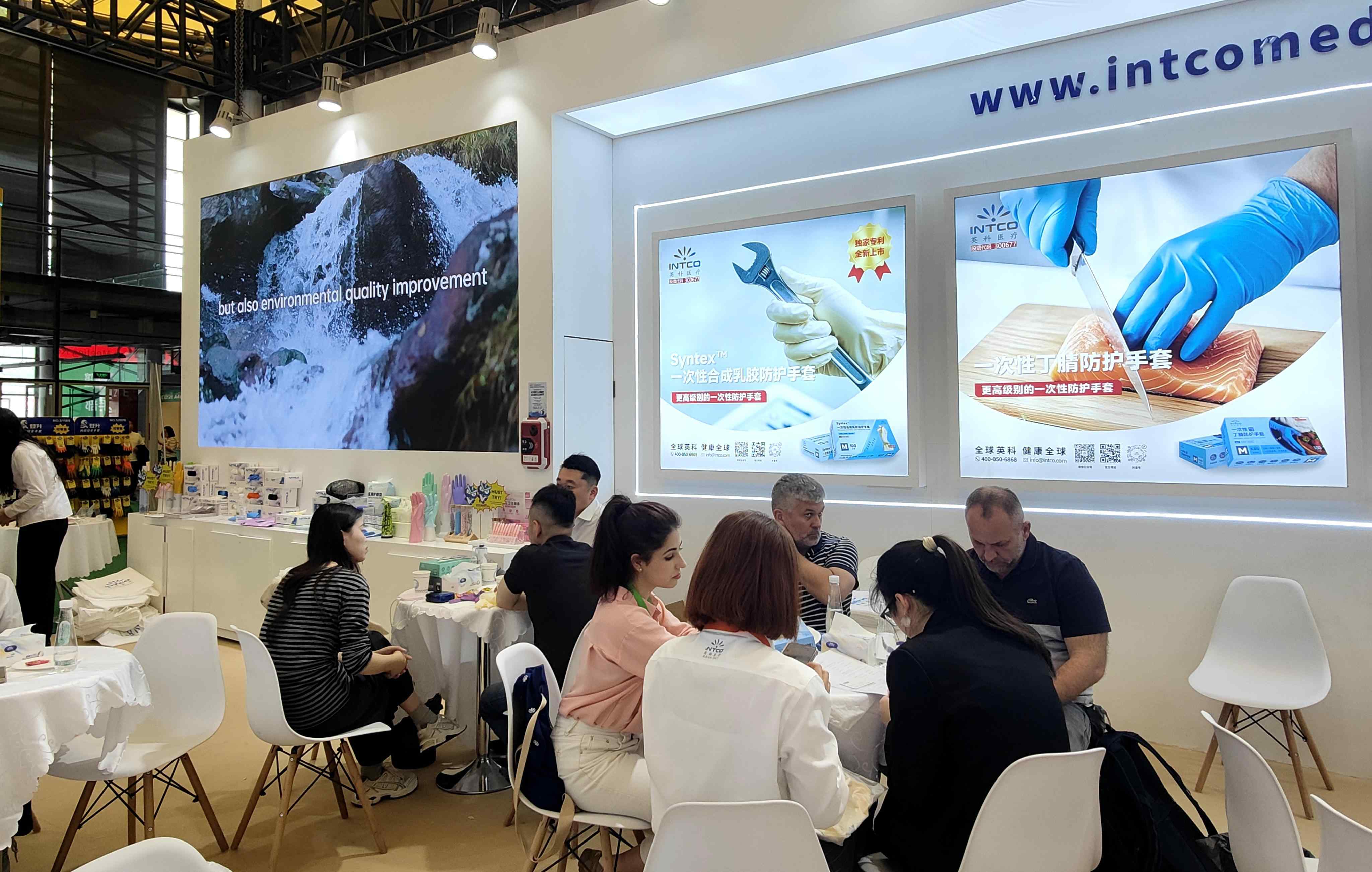 1066VIP威尼斯医疗精心打造了食品餐饮、无尘洁净、实验制药、工业防护四大主题展区